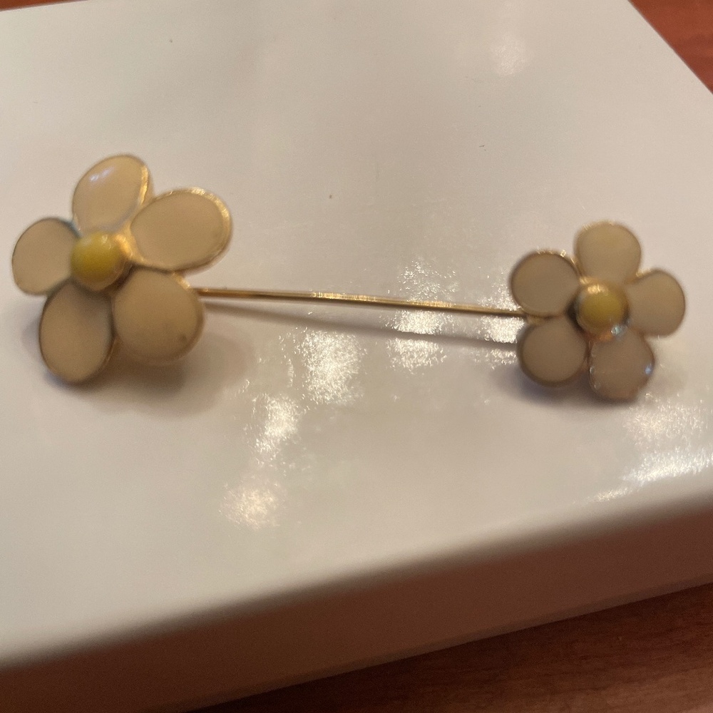Vintage flower enameled pin gold tone cream yellow dainty summer